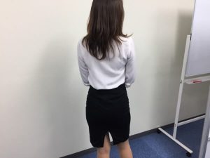 キャリアウーマンの背中