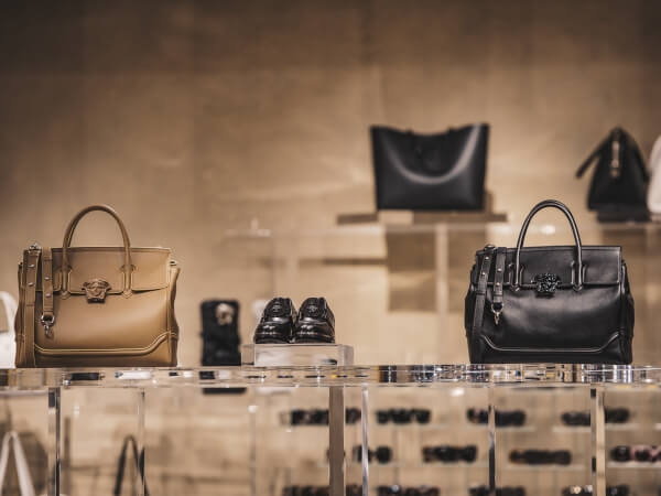 カバンや靴