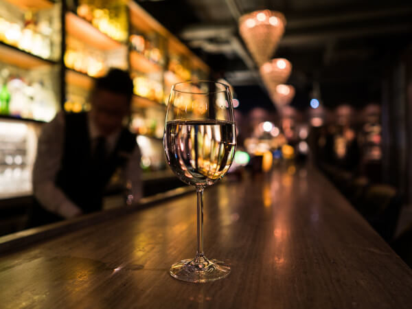 バーで注文したカクテル